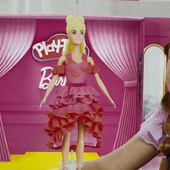 NEW Barbie Designer Fashion Show Set - Pink and Yellow - Picture 6 of 15